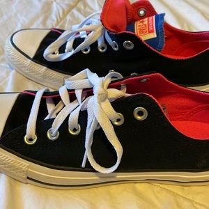 Black and pink converse